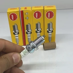 شمع تک پلاتین NGK مناسب تمامی خودرو های دستی درجه یک بسته 4 عددی