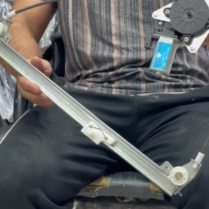 دستگاه شیشه بالابر جلو پژو 405 و پارس سمت راست ایران پارت