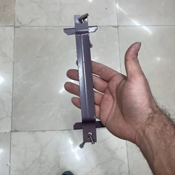بست نگه دارنده باطری مناسب انواع پراید فلزی به همراه پیچ و میله