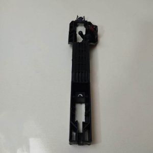 نگهدارنده دستگيره خارجي عقب چپ (خاص روردي با سوراخ كليد قفل كن) - سورن / دنا دنا شرکتی اصل ایساکو - نمایندگی ایرانخودرو نقشینه