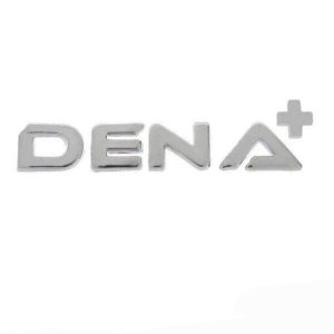 آرم +DENA روي در صندوق عقب دنا شرکتی اصل ایساکو - نمایندگی ایرانخودرو نقشینه