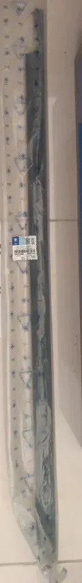 گردگيرو نگهدارنده شيشه درب عقب با نوار فلزي بيروني چپ دنا پلاس دنا شرکتی اصل ایساکو - نمایندگی ایرانخودرو نقشینه
